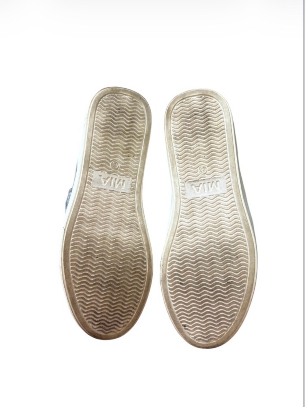 MIA Gray Knotted Slip-On Women’s Sneakers Size 6.5 - Picture 7 of 7